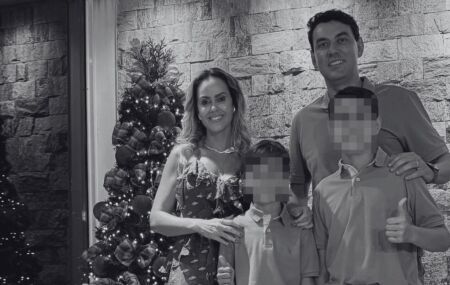 Esposa ao lado do secret&aacute;rio que tirou a pr&oacute;pria vida ap&oacute;s atirar e matar os filhos, que est&atilde;o logo abaixo.