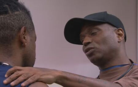 Edilson pede desculpas a Leandro. 