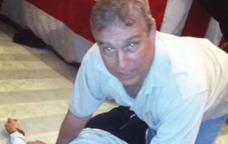 Ex-pr&iacute;ncipe Andrew em foto relacionada ao caso Epstein.