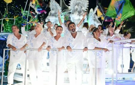 Famosos em desfile que homenageou Lula.