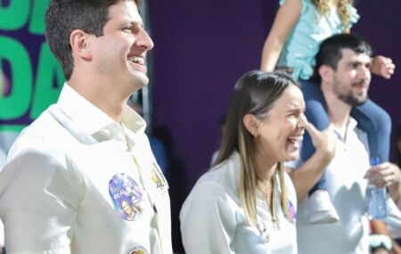 Fl&aacute;via de Nadgi deixa base de Jo&atilde;o Campos. 