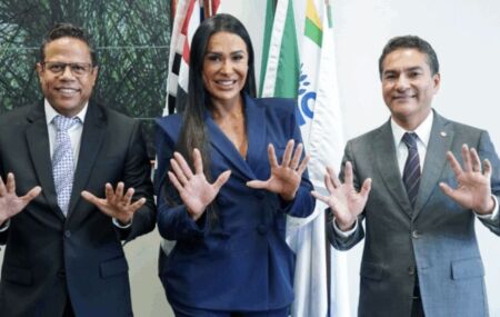 Gracyanne Barbosa, ex-BBB, em evento de filia&ccedil;&atilde;o no Republicanos.