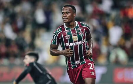 Jhon Arias se aproxima de acerto com o Palmeiras.