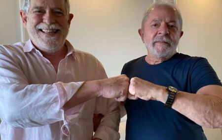 Ex-ator global Jos&eacute; de Abreu ao lado de Lula.
