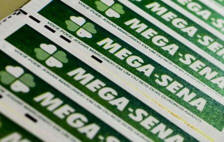 Cartelas da Mega-Sena juntas.
