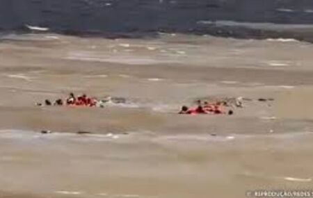 Naufr&aacute;gio de embarca&ccedil;&atilde;o em Manaus.