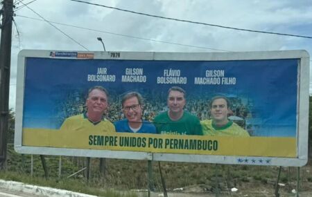Outdoor em apoio &agrave; fam&iacute;lia Bolsonaro em Pernambuco.