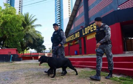 Final do Pernambucano entre Sport e N&aacute;utico ter&aacute; esquema com quase mil policiais neste domingo (1&ordm;)