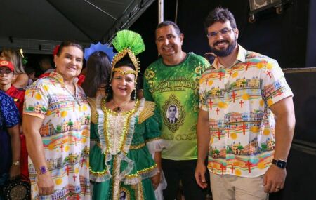Prefeita Elcione e C&eacute;sar Ramos acompanham agremia&ccedil;&otilde;es de Carnaval