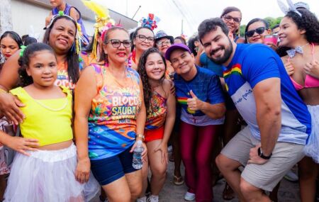 Prefeita Elcione e C&eacute;sar Ramos em Carnaval de Igarassu. 