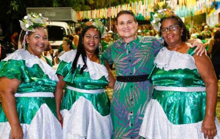 Prefeita Elcione Ramos em evento de Igarassu.
