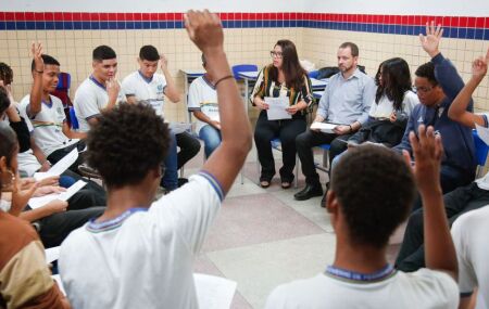 Pernambuco convoca analistas de psicologia para escolas estaduais.