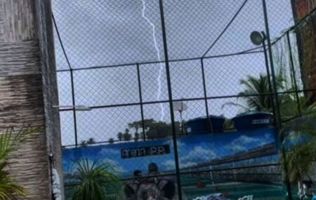 Raios e trov&otilde;es s&atilde;o registrados no Grande Recife.