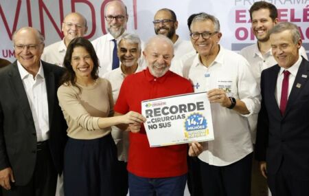 Raquel Lyra e Lula visitam expans&atilde;o da f&aacute;brica da Ach&eacute;.