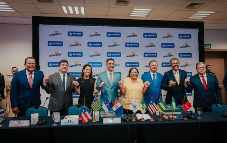 Raquel Lyra na posse do novo presidente do Cons&oacute;rcio Nordeste.