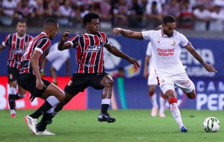 Santa Cruz foi multado por objetos arremessados em cl&aacute;ssico.