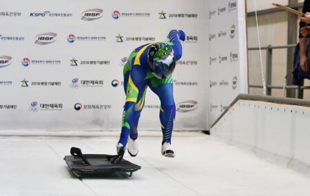 Como os atletas pilotam o tren&oacute; de skeleton nos Jogos Ol&iacute;mpicos de Inverno Milano Cortina 2026?
