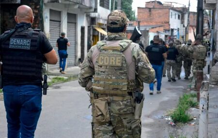 Opera&ccedil;&atilde;o na Bahia: busca a suspeitos de matar um policial federal.