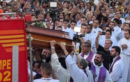 Recife se despede de monsenhor Romeu Gusm&atilde;o com vel&oacute;rio, missas e cortejo marcado por homenagens.