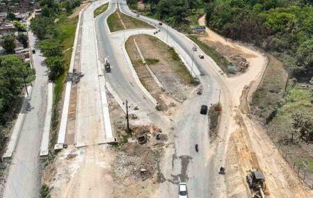 Governo de Pernambuco faz explos&atilde;o de rochas para obras do Ramal da Arena.