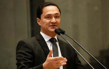 Deputado federal Andr&eacute; Ferreira. 