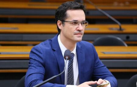 Ex-deputado diz que C&acirc;mara pode aprovar projeto "anti-crist&atilde;o" que oficializa "ideologia de g&ecirc;nero"
