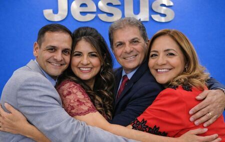 Pastor da Assembleia de Deus que teve caso com a nora pode ser pai de seus netos, revela portal 