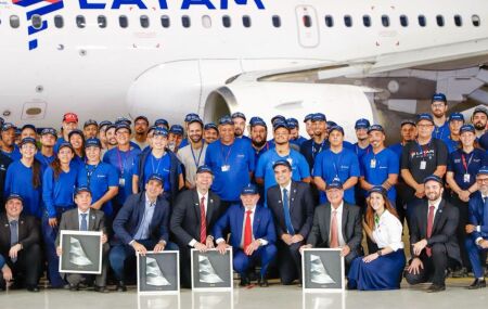 Latam anuncia compra de at&eacute; 74 jatos da Embraer em acordo avaliado em mais de R$ 11 bilh&otilde;es
