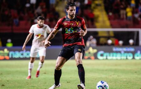 Chico Alves ficou no Sport at&eacute; 2025, antes de ir para o Hapoel Tel-Aviv.