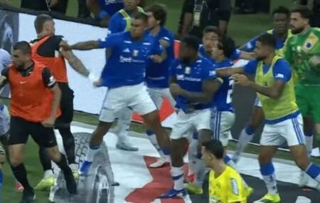 Cruzeiro e Atl&eacute;tico MG protagonizaram briga generalizada.