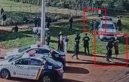 Momento em que foragidos s&atilde;o detidos por policiais.