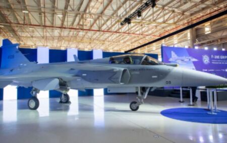 FAB apresenta primeiro ca&ccedil;a F-39 Gripen produzido no Brasil. 