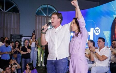 Raquel Lyra ao lado de Miguel Coelho. 