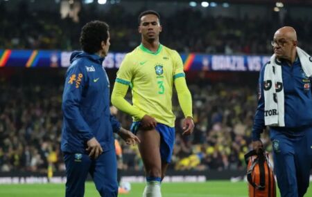 Gabriel Magalh&atilde;es &eacute; desconvocado ap&oacute;s sentir dores no joelho.