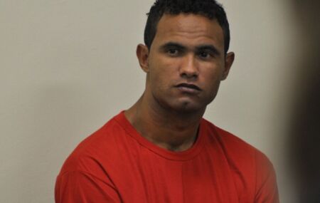 Goleiro Bruno &eacute; considerado foragido pela Justi&ccedil;a do RJ.