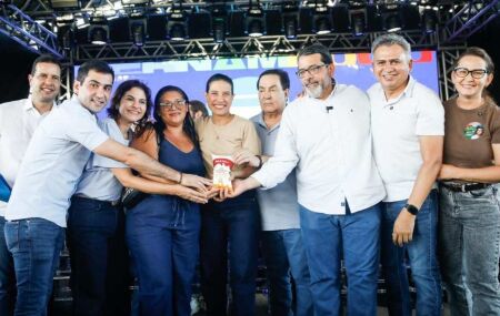 Governadora Raquel Lyra anuncia amplia&ccedil;&atilde;o do programa Leite para Todos.