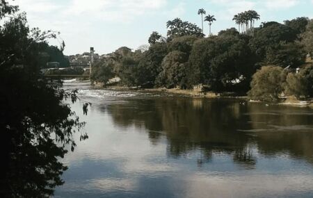 Rio Piracicaba, em S&atilde;o Paulo, onde homem foi jogado.