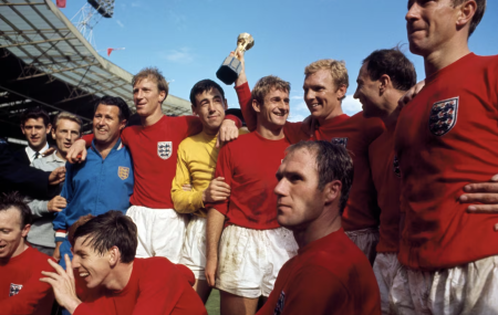 Sele&ccedil;&atilde;o Inglesa de 1966, campe&otilde;es mundiais. A emo&ccedil;&atilde;o era vis&iacute;vel ap&oacute;s a conquista.