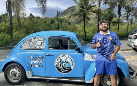 Viajante Guilherme Martin, torcedor do Gr&ecirc;mio, vai de Fusca pros EUA. 
