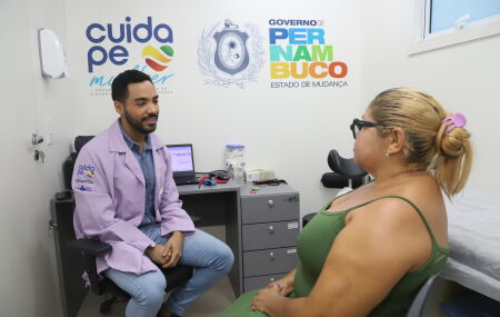 Atendimentos sendo realizados na Carreta da Mulher