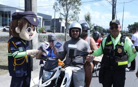 Jaboat&atilde;o promove a&ccedil;&atilde;o educativa com motociclistas em Piedade.