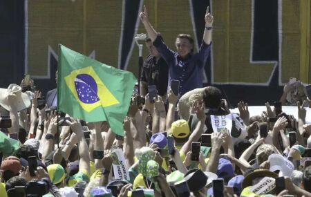 Jair Bolsonaro em manifesta&ccedil;&atilde;o.