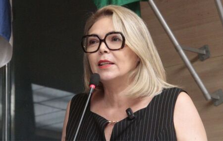 Vereadora Liane Cirne. 