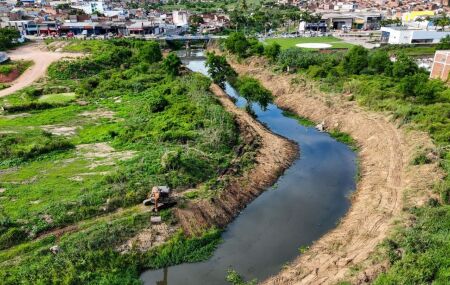 Limpeza do Rio Itapacur&aacute; em Vit&oacute;ria de Santo Ant&atilde;o. 