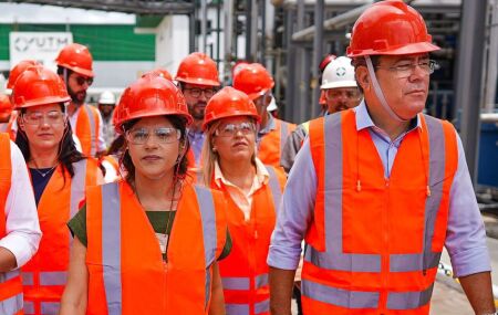 Mano Medeiros e Priscila Krause na inaugura&ccedil;&atilde;o da usina de biometano. 