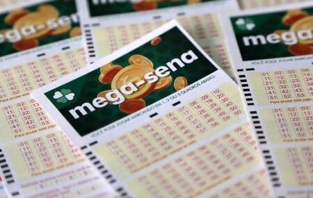 Cartelas da Mega-Sena juntas.