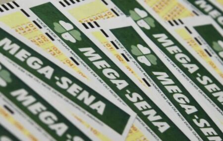 Cartelas da Mega-Sena juntas.