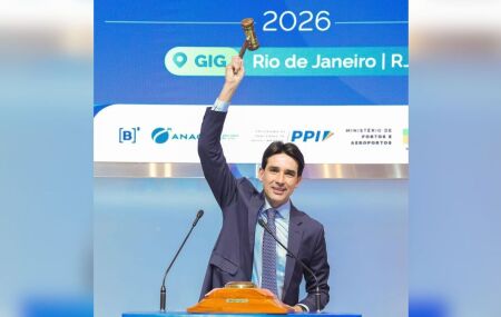 Ministro Silvio Costa Filho no leil&atilde;o do Aeroporto do Gale&atilde;o.