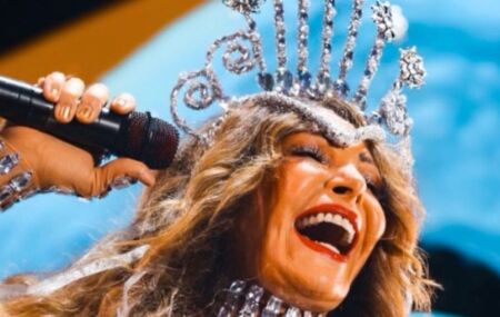 Elba Ramalho em show.