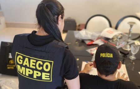 Agentes do Gaeco do MPPE durante investiga&ccedil;&otilde;es.